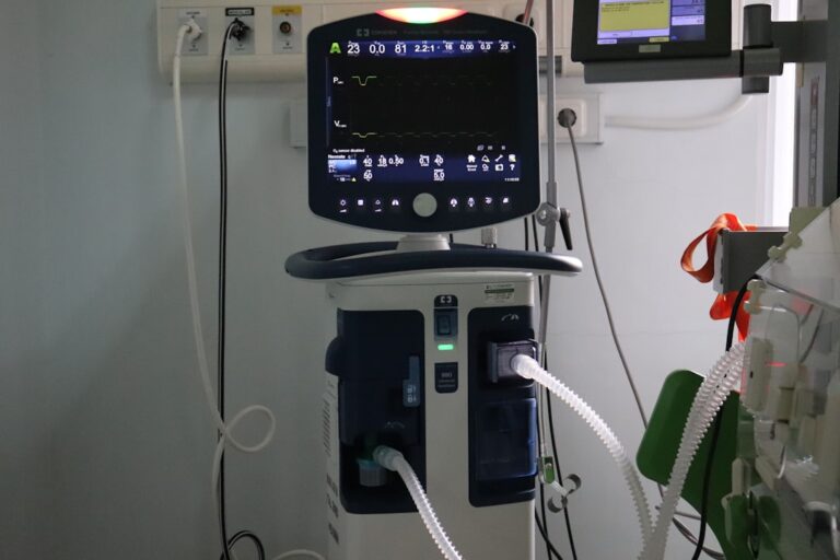 Kompleksowe zarządzanie leczeniem chorób układu krążenia przez platformy telemedyczne - okładka